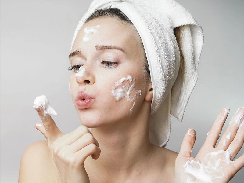 Điều trị mụn ẩn bằng liệu pháp thẩm mỹ